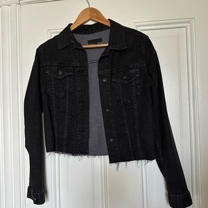 Uniqlo black cropped denim jacket